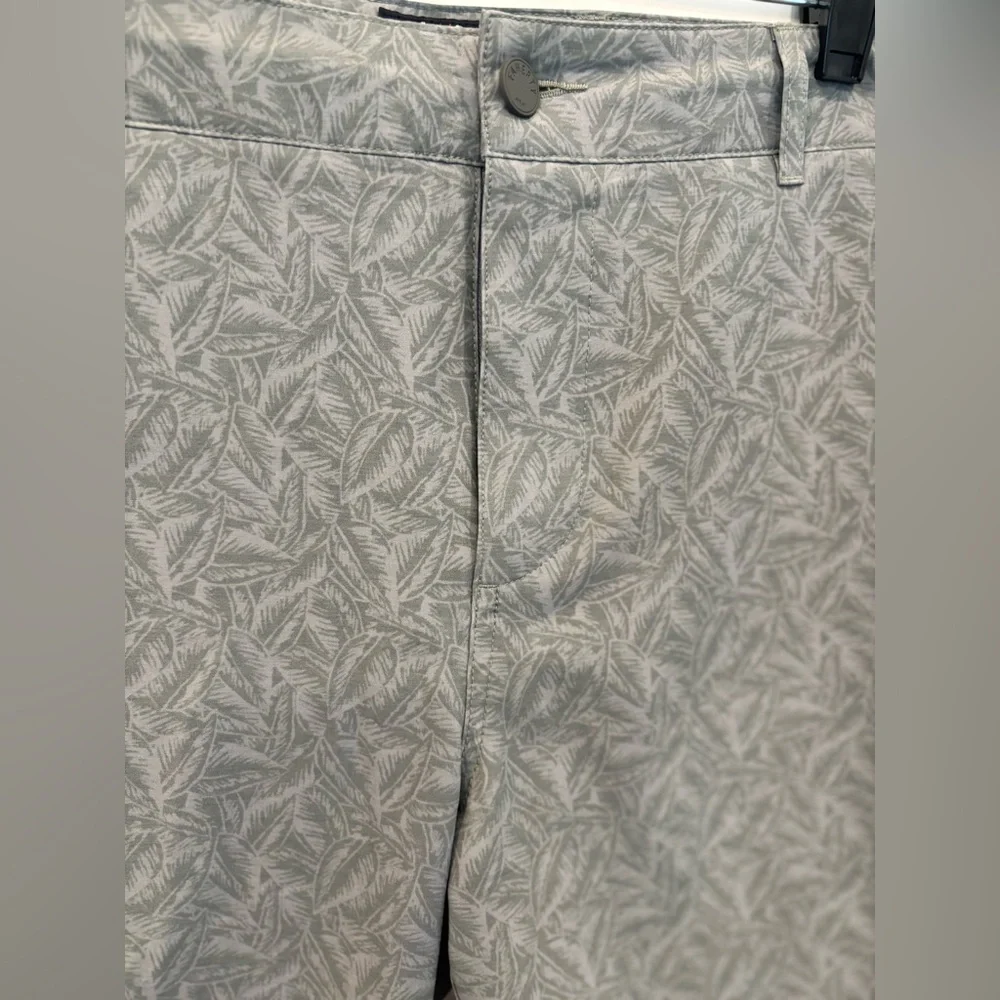 Faherty All Day Short 9” gray print. New without tags. 35